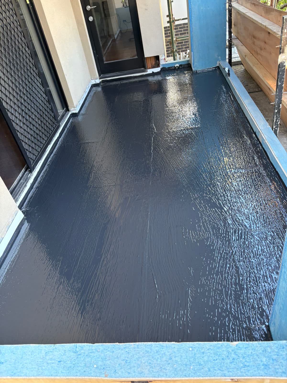 Balcony floor coated with a black waterproofing membrane